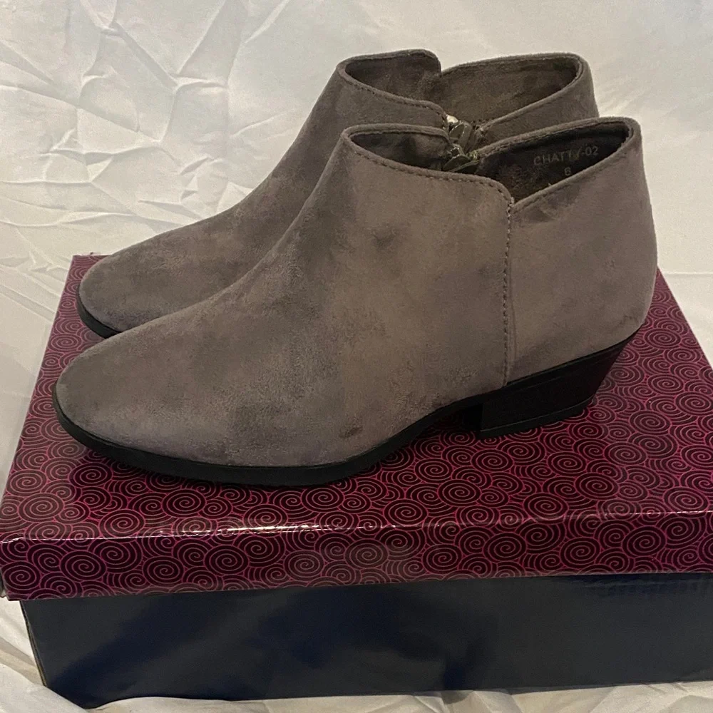 Charming‎ Gray Ankle Booties